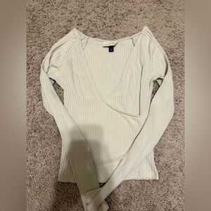 Universal Threads Cream Wrapped Ribbed V-Neck Top Size XS